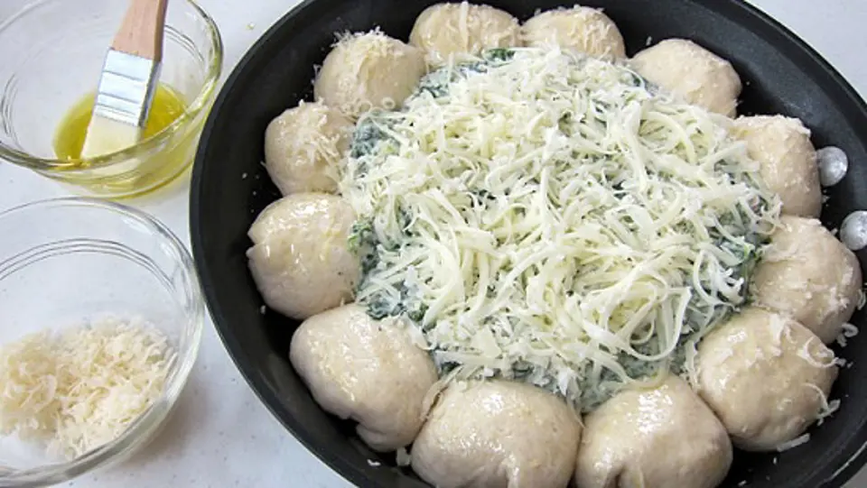 Cách làm pizza chảo nhúng độc đáo