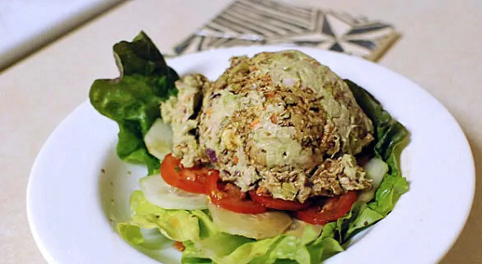 Cách làm salad cá ngừ kem bơ