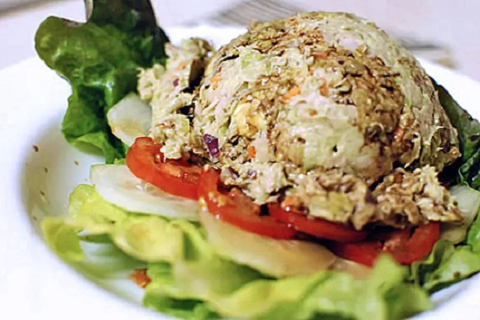 Cách làm salad cá ngừ kem bơ