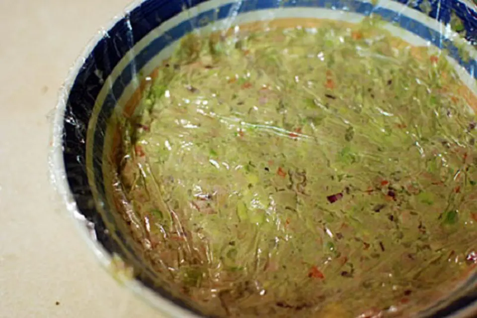 Cách làm salad cá ngừ kem bơ
