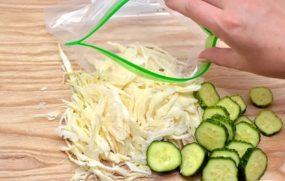 Cách làm salad rau củ chua cho những người ăn kiêng Cách làm salad rau củ chua cho những người ăn kiêng