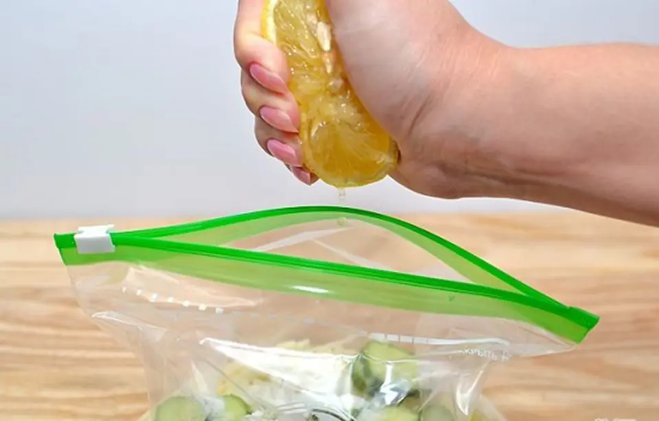 Cách làm salad rau củ chua cho những người ăn kiêng Cách làm salad rau củ chua cho những người ăn kiêng