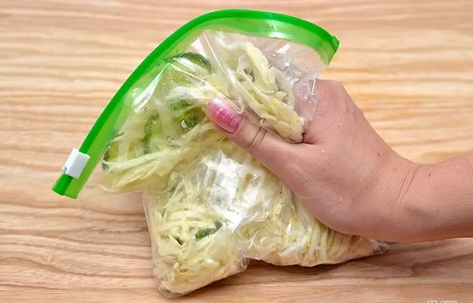 Cách làm salad rau củ chua cho những người ăn kiêng Cách làm salad rau củ chua cho những người ăn kiêng