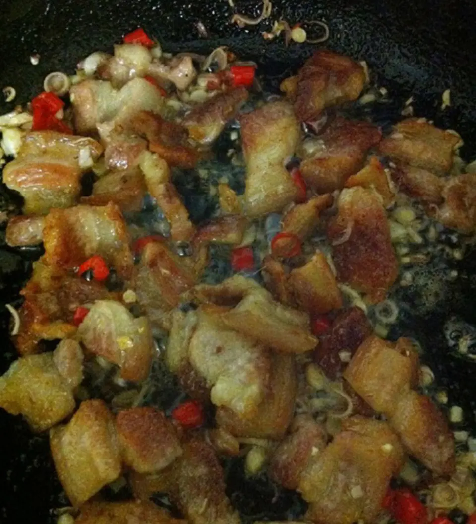 Cách làm thịt ba chỉ xào sả ớt đơn giản