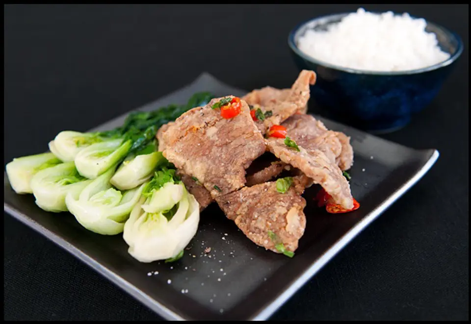 Cách làm thịt heo chiên muối ớt đậm đà hấp dẫn Cách làm thịt heo chiên muối ớt đậm đà hấp dẫn