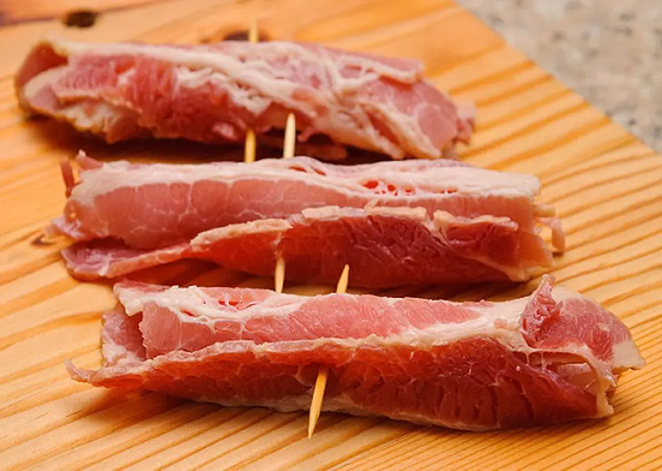 Cách làm thịt heo cuộn rau củ phong cách Nhật.
