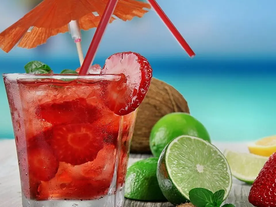 Cách pha chế cocktail cam dâu tây đơn giản Cách pha chế cocktail cam dâu tây đơn giản
