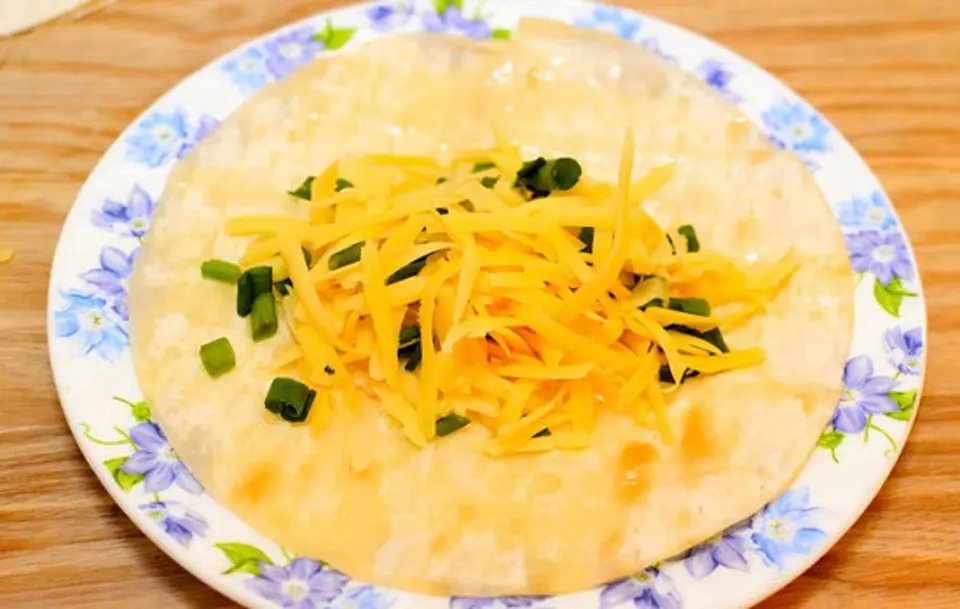 Thưởng thức món Enchiladas phô mai nướng đúng điệu
