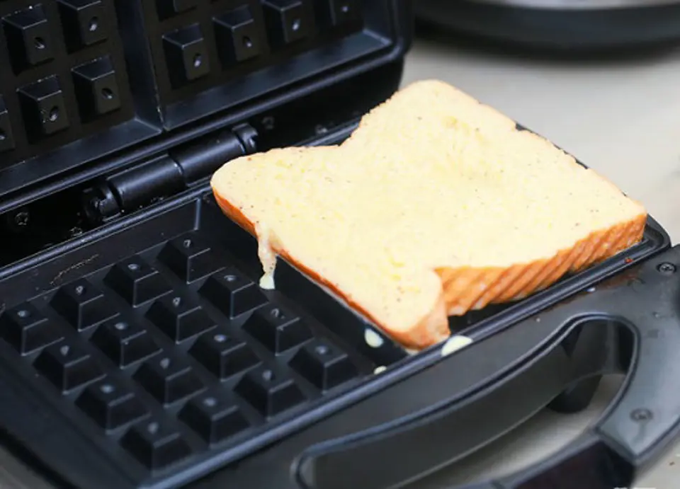 Biến tấu đơn giản với món bánh sandwich nướng quen thuộc