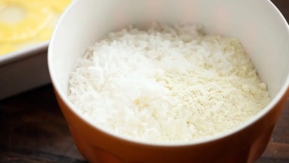 Cách làm bánh dứa phủ bơ dừa ngon tuyệt Cách làm bánh dứa phủ bơ dừa ngon tuyệt