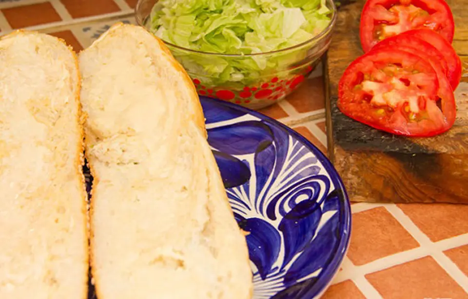 Cách làm bánh mì kẹp nhân tôm cực ngon cho bữa sáng