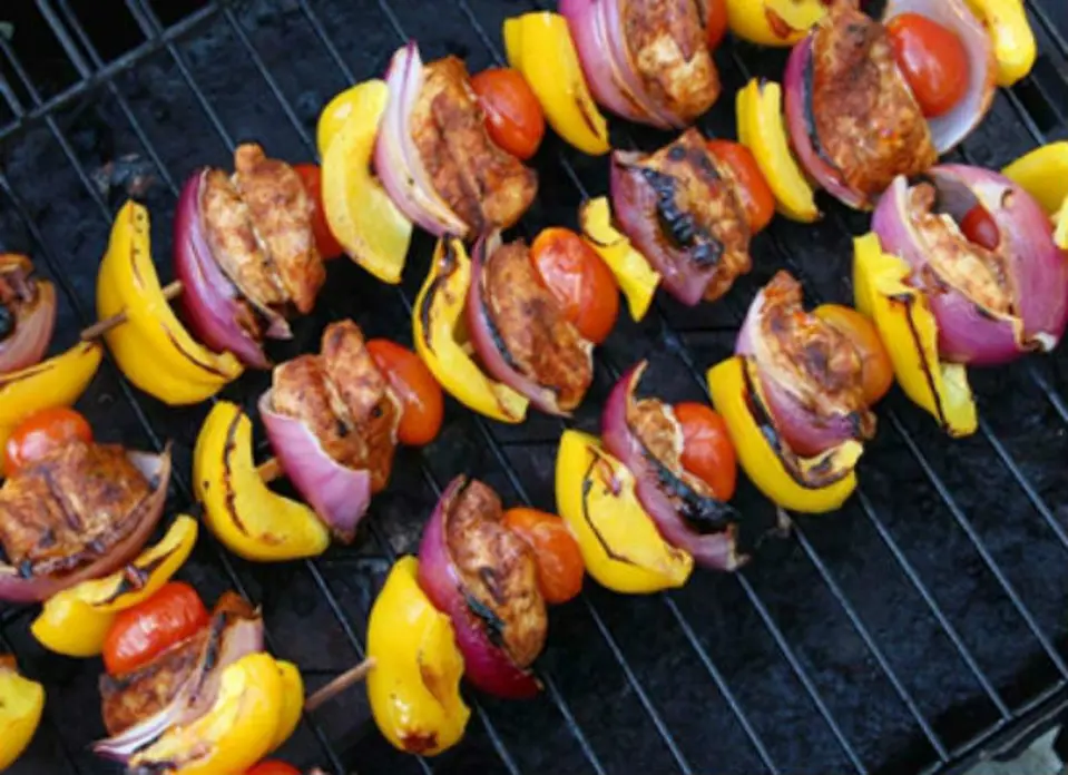 Cách làm gà nướng Kebabs siêu hấp dẫn cho tiệc nướng ngoài trời