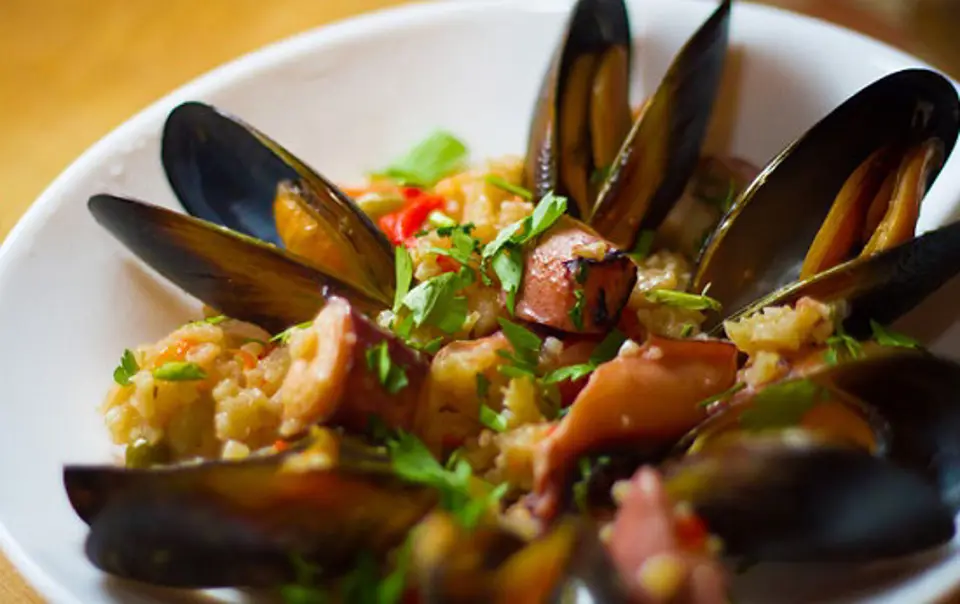 Cách làm món Paella hải sản của Tây Ban Nha