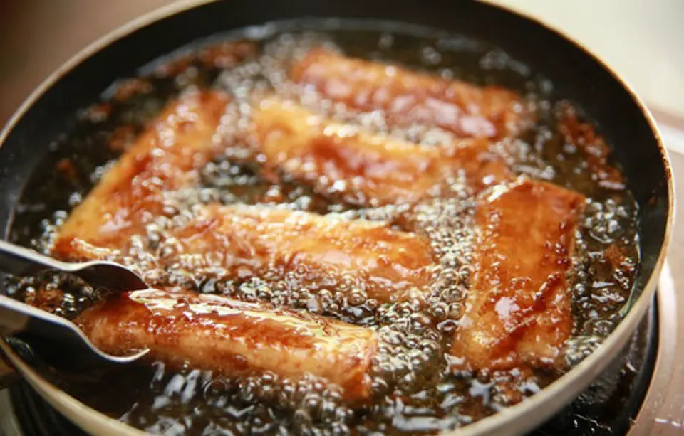 Cách làm món Turon chuối sốt lạ miệng từ Philippin