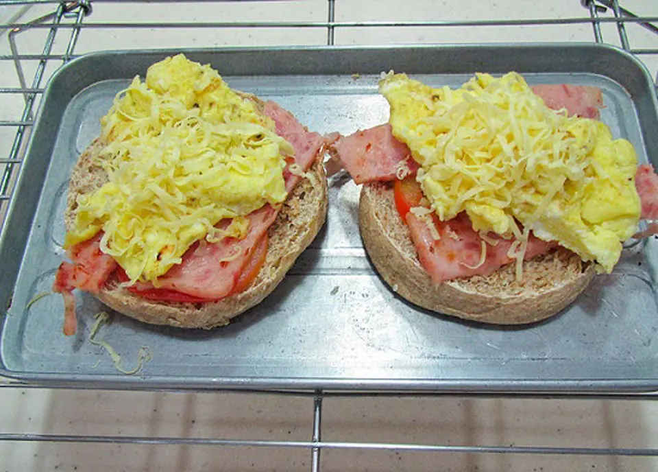 Cách làm pizza mini thơm ngon tiện lợi cho bữa sáng