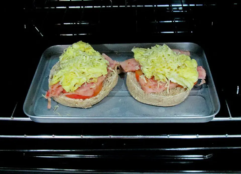 Cách làm pizza mini thơm ngon tiện lợi cho bữa sáng