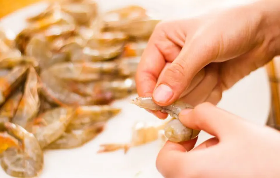 Cách làm tôm xào cầu vồng thơm ngon cho bữa tối
