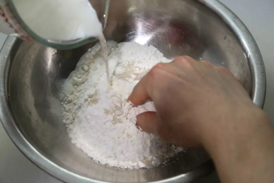 Cách làm bánh bao nhân thịt nóng hổi