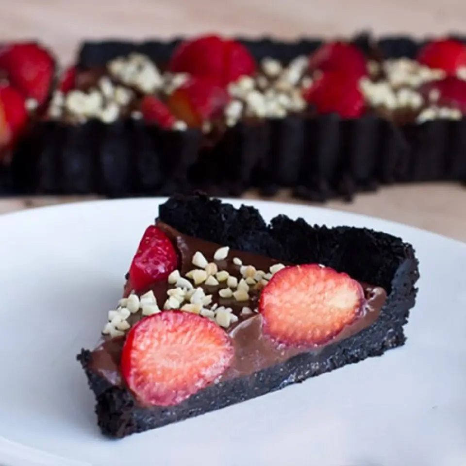 Cách làm bánh chocolate dâu không cần lò nướng