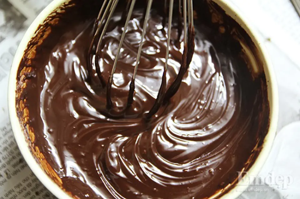 Cách làm bánh chocolate dâu không cần lò nướng