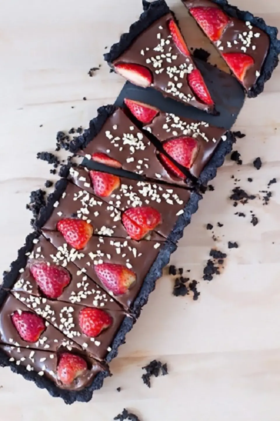 Cách làm bánh chocolate dâu không cần lò nướng