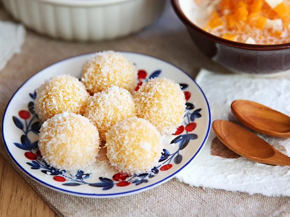 Cách làm bánh khoai lang lăn dừa thơm ngon