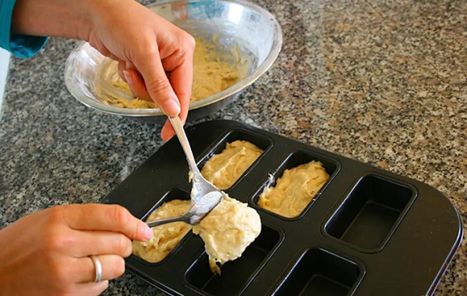 Cách làm bánh mì chuối nướng giòn thơm cho bữa sáng