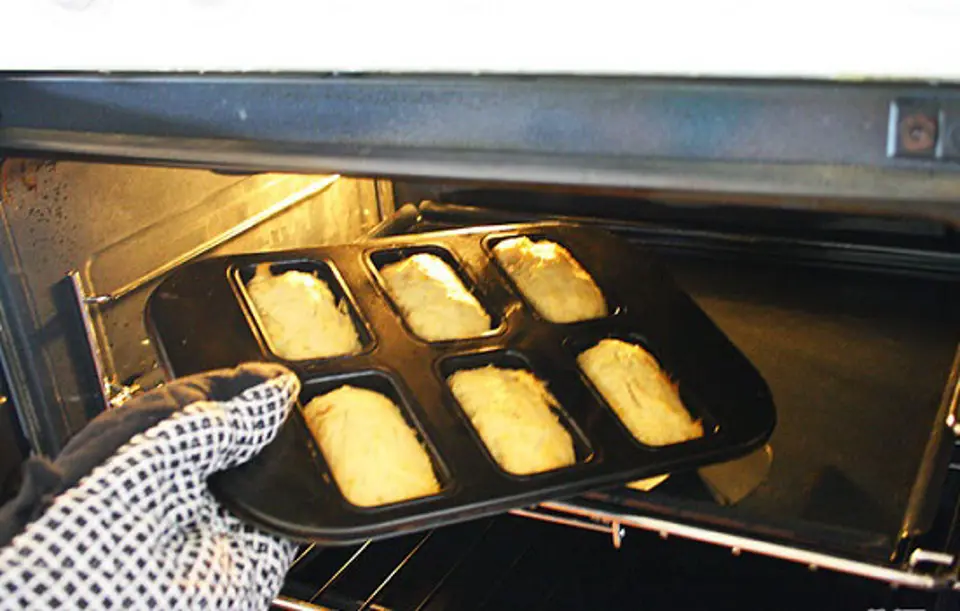 Cách làm bánh mì chuối nướng giòn thơm cho bữa sáng