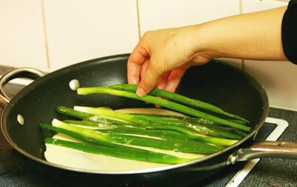 Cách làm bánh Pancake hải sản Hàn Quốc
