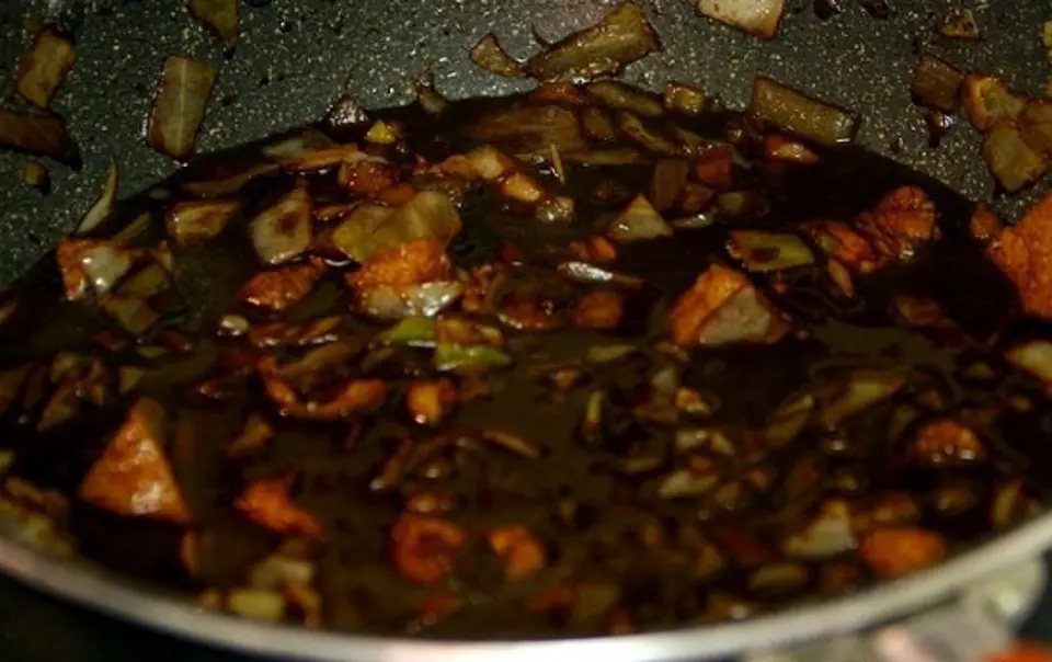 Cách làm mì sốt đậu đen Hàn Quốc