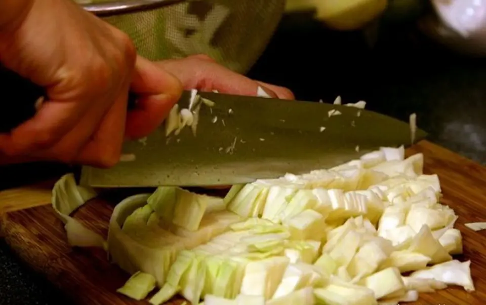 Cách làm mì sốt đậu đen Hàn Quốc