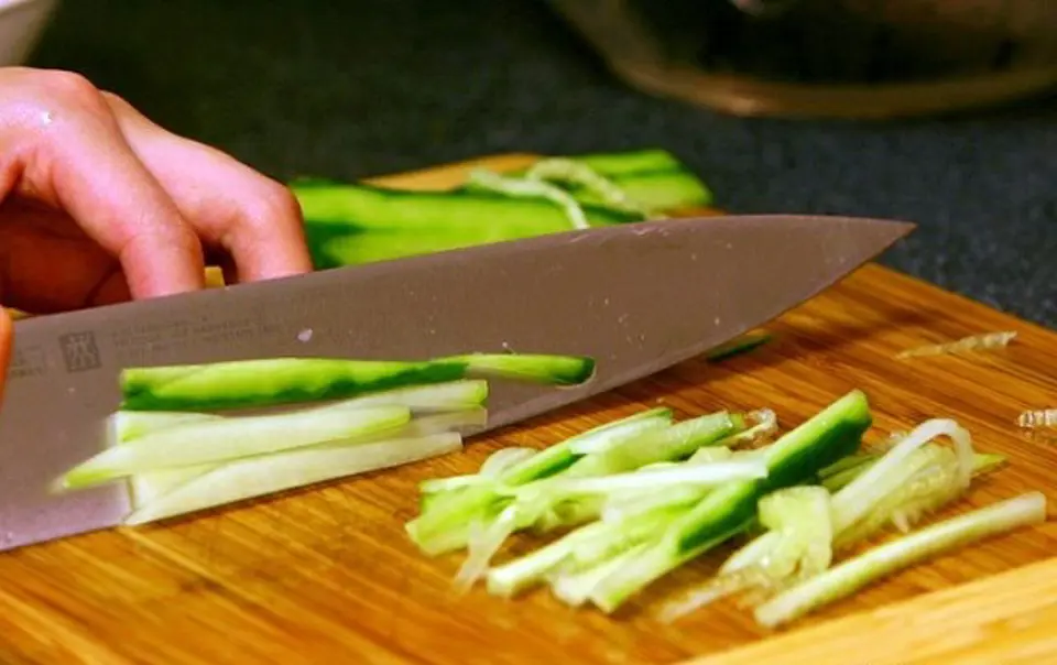 Cách làm mì sốt đậu đen Hàn Quốc