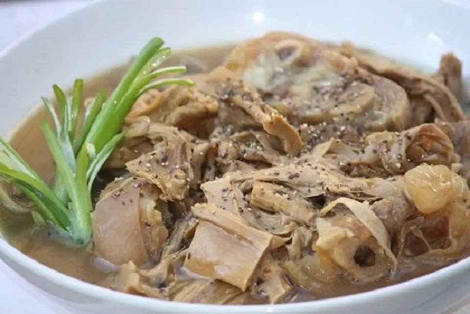 Cách làm món canh măng khô móng giò thơm ngon đón tết