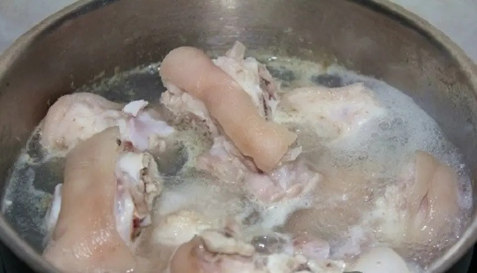 Cách làm món canh măng khô móng giò thơm ngon đón tết