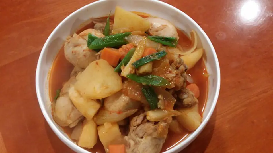 Cách làm món thịt gà om cay của Hàn Quốc