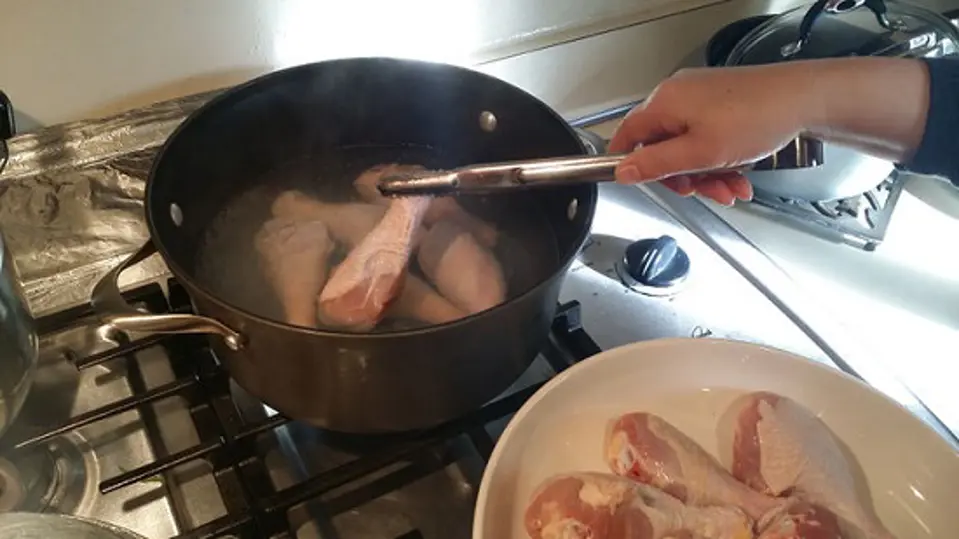 Cách làm món thịt gà om cay của Hàn Quốc
