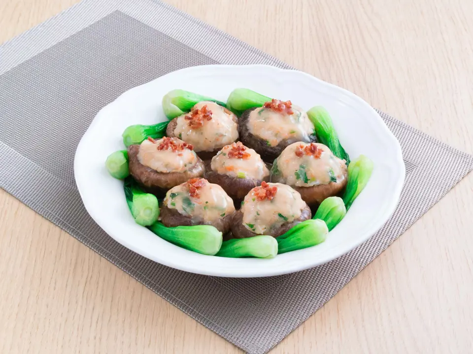 Cách làm nấm nhồi tôm với dăm bông xông khói Trung Hoa