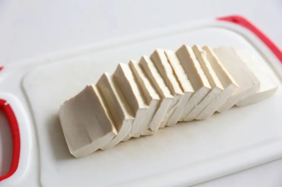 Cách làm Salad bơ đậu phụ với tương mè đen cực ngon
