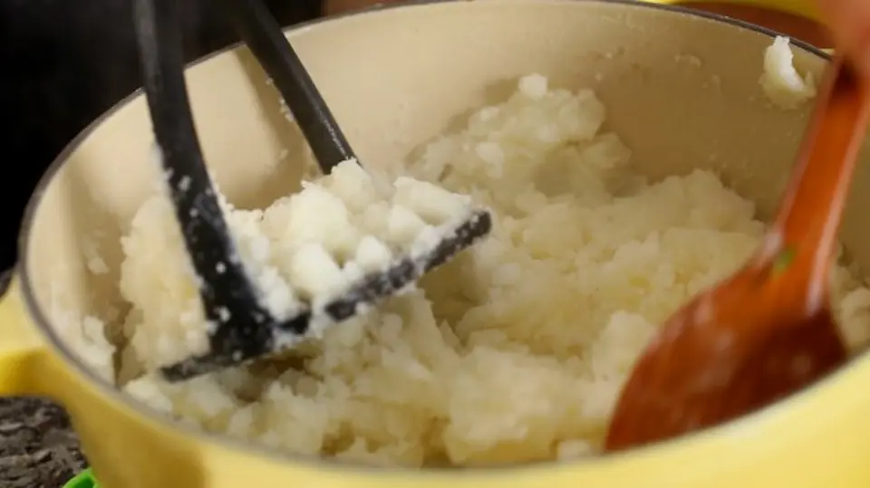 Cách làm Salad khoai tây kiểu Hàn tươi ngon, hấp dẫn