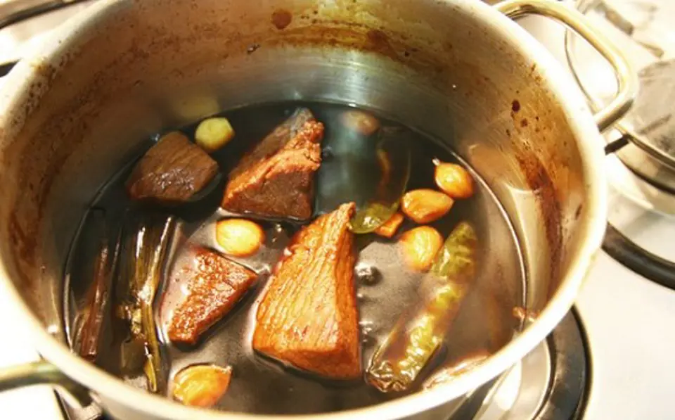 Cách làm thịt bò om trứng cút kiểu Hàn