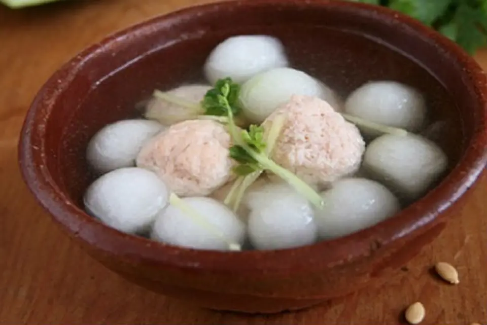 Cách nấu canh cá hồi bí đao độc đáo hấp dẫn