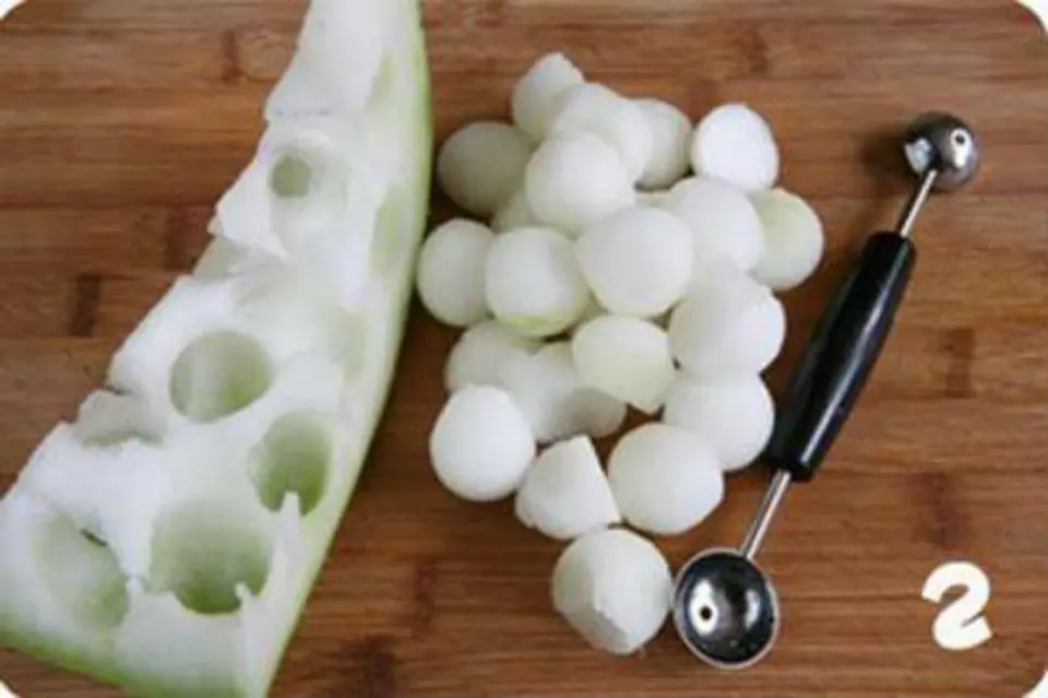 Cách nấu canh cá hồi bí đao độc đáo hấp dẫn
