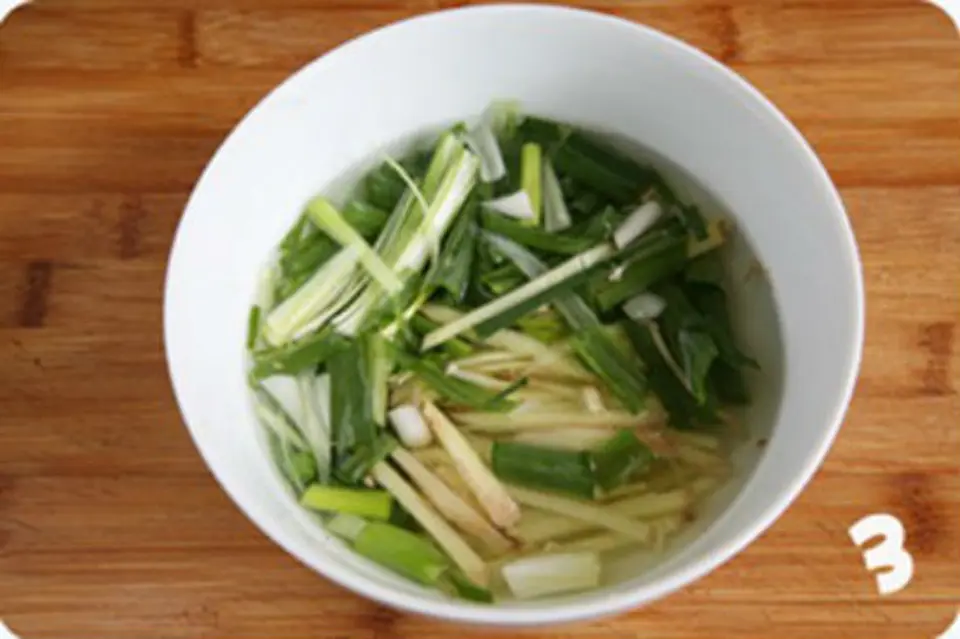 Cách nấu canh cá hồi bí đao độc đáo hấp dẫn