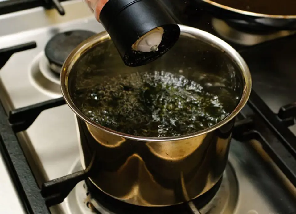 Cách nấu canh rong biển Hàn Quốc cho ngày sinh nhật