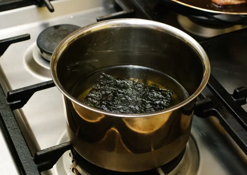 Cách nấu canh rong biển Hàn Quốc cho ngày sinh nhật