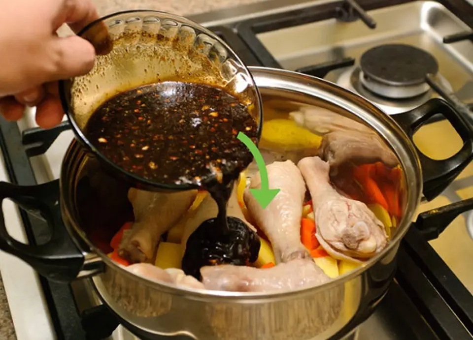 Hướng dẫn làm đùi gà om cay xứ Hàn siêu ngon