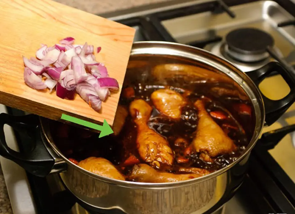 Hướng dẫn làm đùi gà om cay xứ Hàn siêu ngon