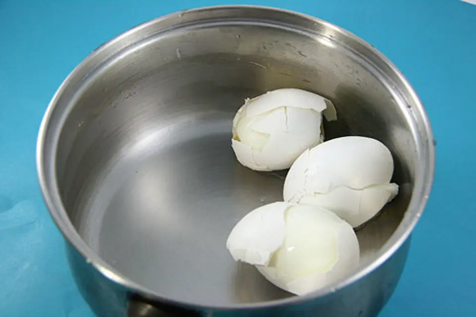 Những mẹo bóc trứng luộc cực nhanh và đơn giản