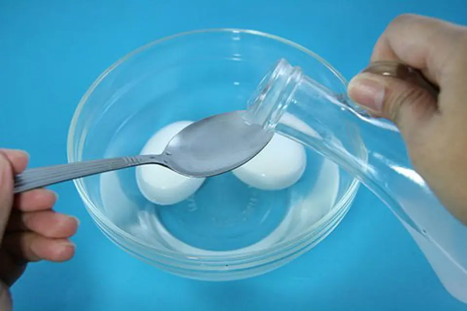 Những mẹo bóc trứng luộc cực nhanh và đơn giản
