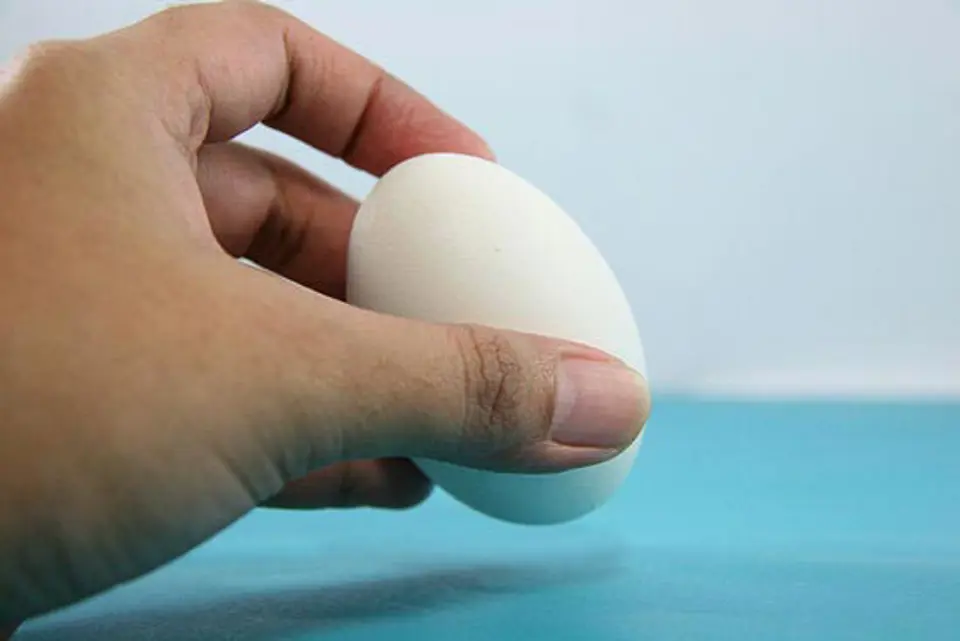 Những mẹo bóc trứng luộc cực nhanh và đơn giản